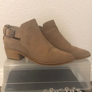 Dolce Vita Kara Bootie in Taupe Size 6